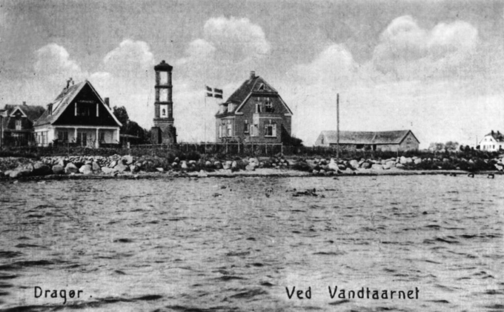 Ca. 1923. Ved Det høje Fyr ser man bl.a. sommerhusene ”Søhuset” og ”Pax på Annasvej. Foto: Dines Bogø