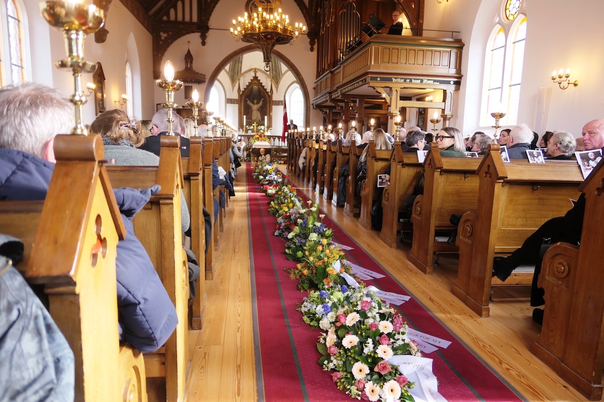 Bisættelsen i Dragør Kirke. Foto: Dines Bogø