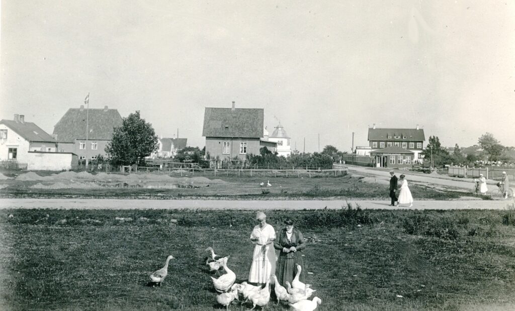 Batterivej 4 set fra Vestgrønningen. 1924.  Foto: Museum Amager arkiv.