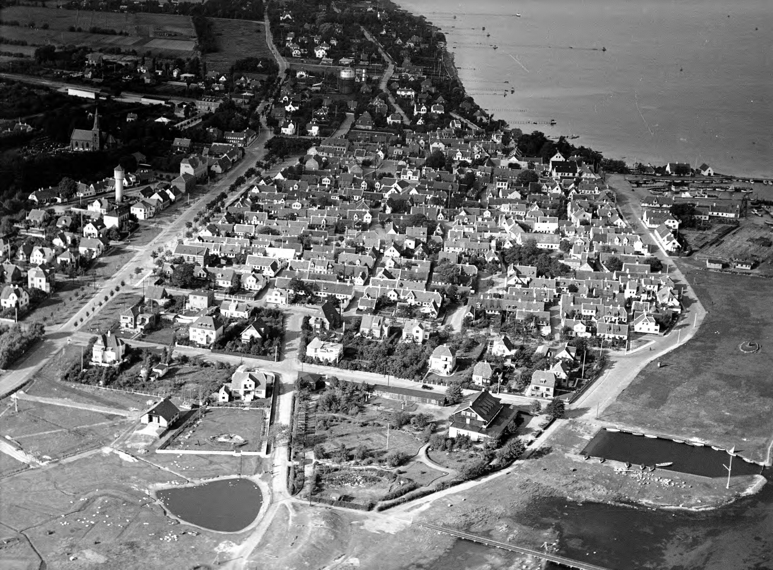 Drogdensvej, Batterivej, Rønne Allé m.v. set fra syd. 1937. Foto: Det Kgl. Bibliotek.