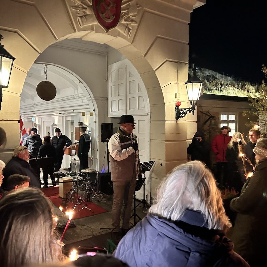 René nærmeste kammerat holdte også en rørende og personlig tale. Foto: Dragør News