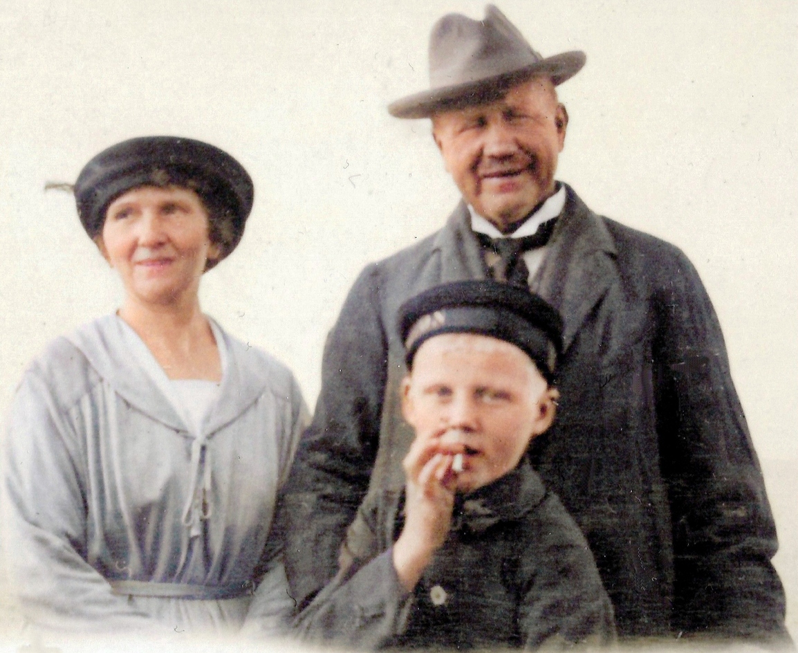 Sophus Falcks og hans faste veninde Helene Schmidt med deres søn Ejner. Foto: DB Arkiv.