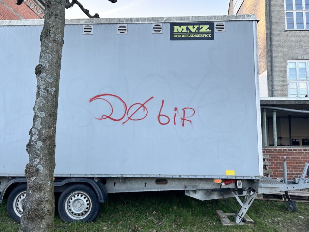 Grafitti i Dragoer 00018 | foto fra dragørnews.dk