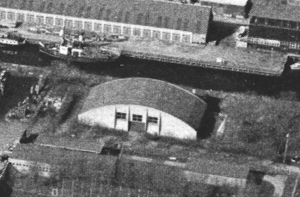 På Arsenaløen, Holmen, København blev der i 1946-1947 opsat en hangar af samme type. Det forlyder fra mester ved Orlogsværftet O.E. Holst (kildemateriale fra 1947), at hangaren har stået i Aalborg. I Aalborg mangler man ikke nogen hangar. Men kan det tænkes at Marinen for næsen af Hæren har fjernet hangaren fra St. Magleby? Hangaren på Holmen, der nu er nedrevet, blev brugt som magasin.