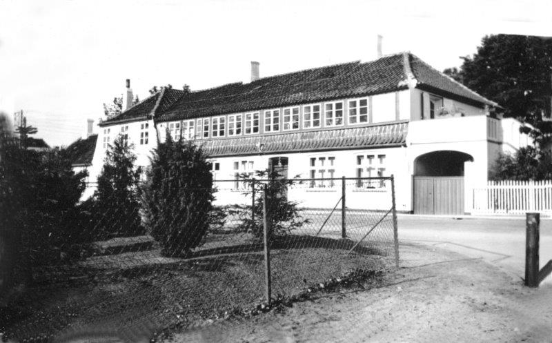 Høyerup ca. 1935. Foto taget fra Nørregade, der dengang gik helt til Stationsvej. Foto: DB-Arkiv.
