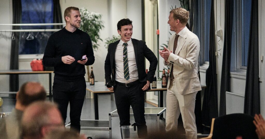 Martin Elleby Berg, Mark Haals og Andreas Sørensen har hver rundet 200 kampe for Dragør Badminton. Foto: Dragør Badminton.