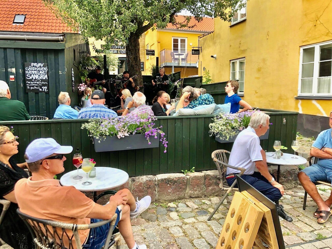 Gårdhaven ved Dragør Vinhandel. Foto: Dragør Vinhandel