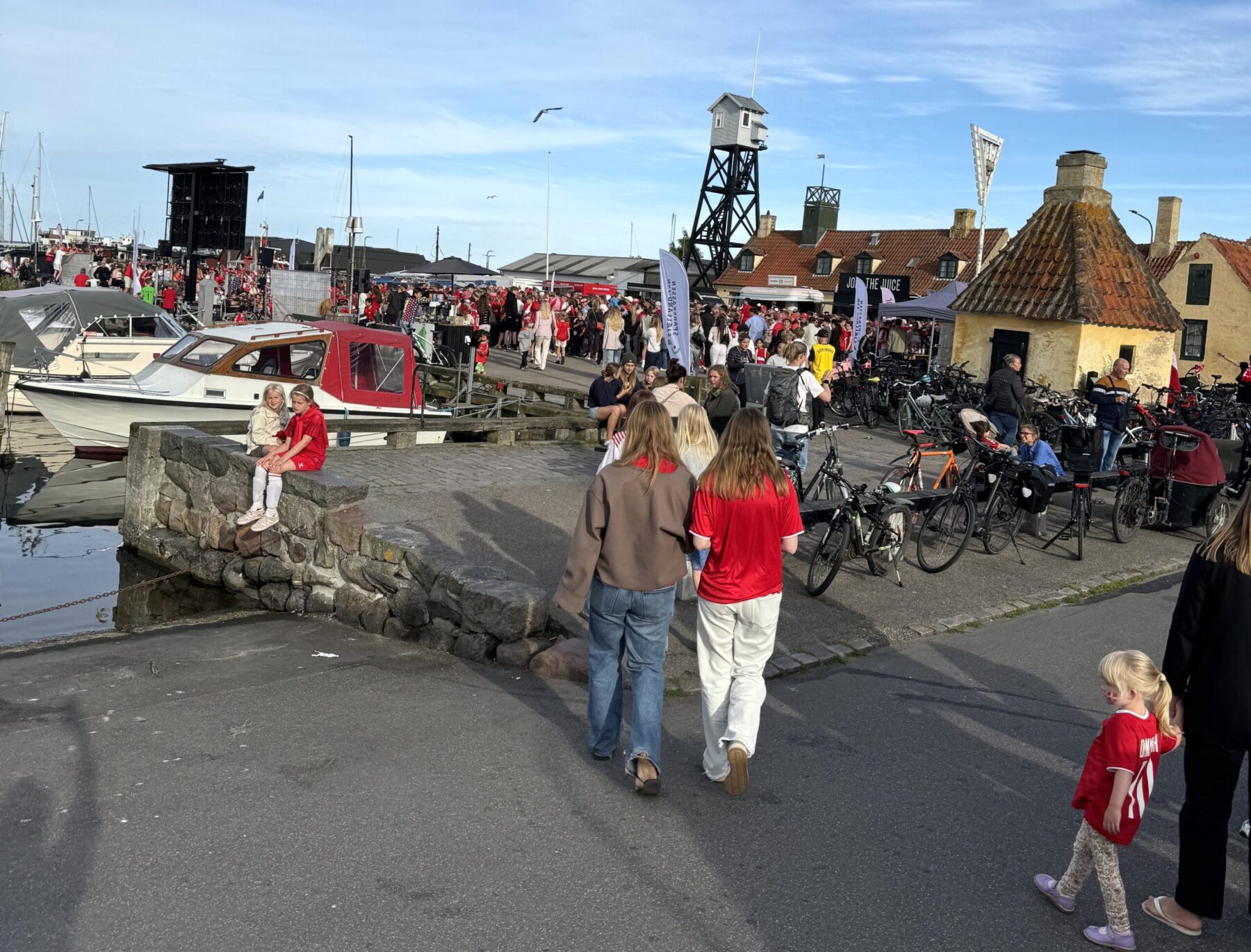 Fodboldfest på havnen torsdag d. 20. juni 2024. Foto: Dragør Vinhandel