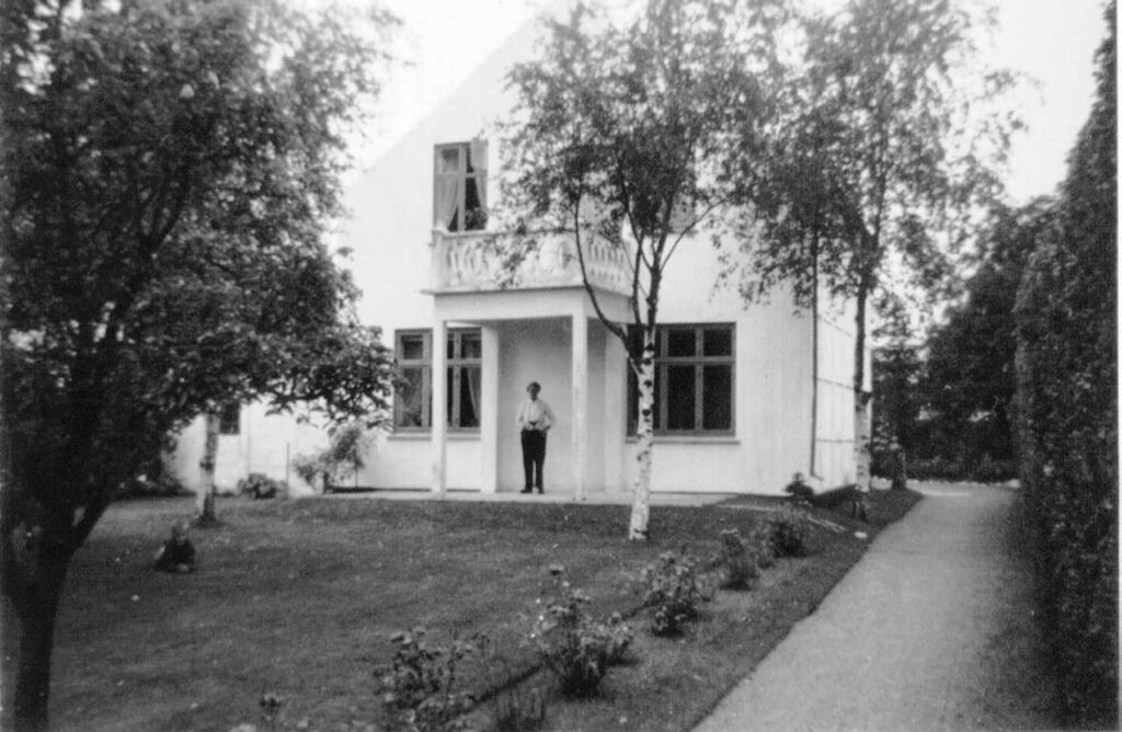 1949. Engvej 71. "Dine", der ejede huset boede selv på 1.sal.